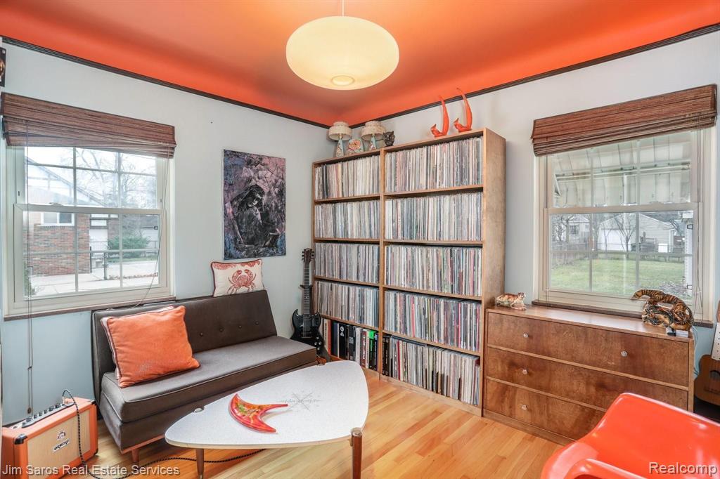 1729 Roslyn Road Grosse Pointe Woods, MI 48236 - Photo 8 of 26