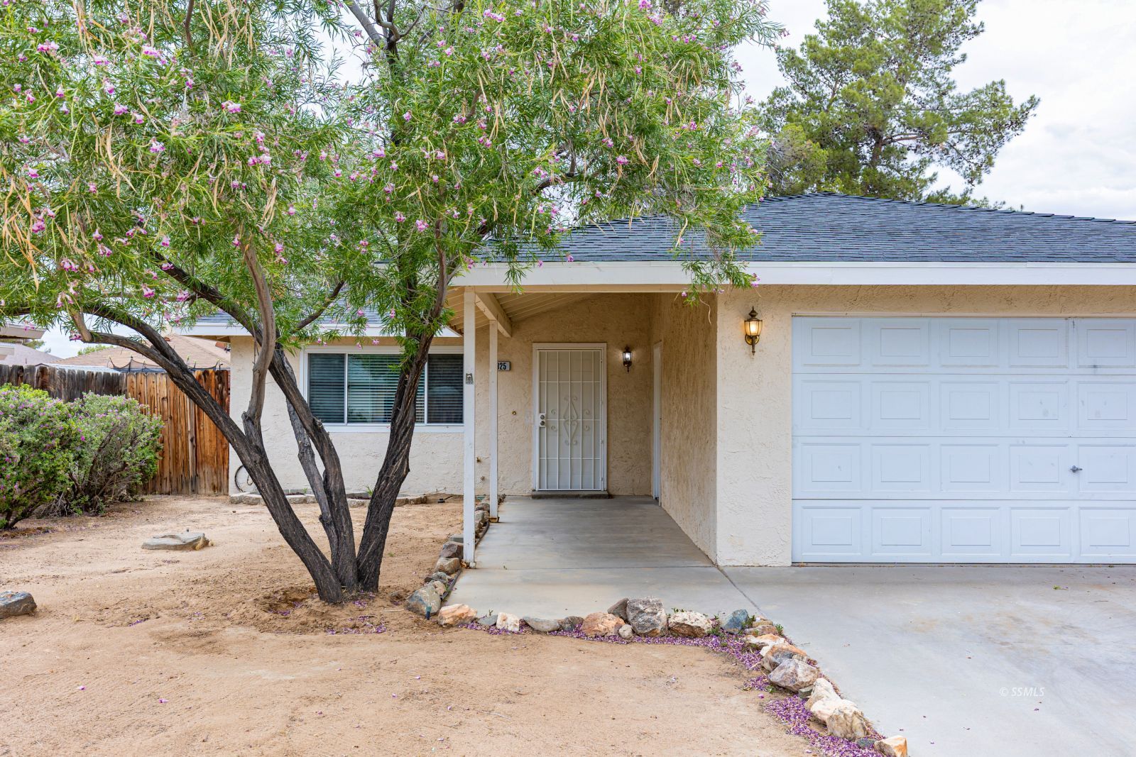325 South Lincoln Street Ridgecrest, CA 93555 - Photo 3 of 35