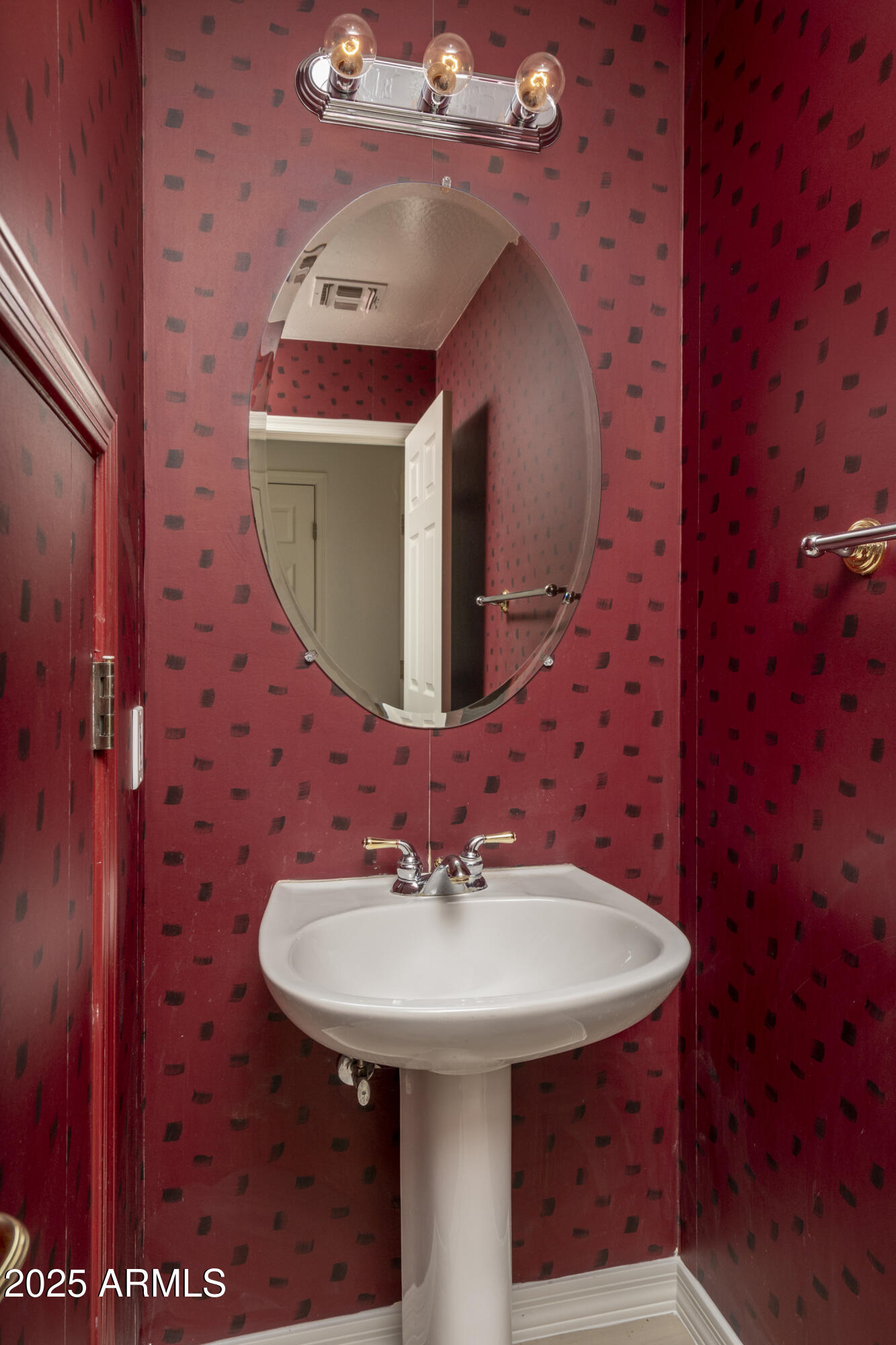 1024 East Frye Road, Unit 1090 Phoenix, AZ 85048 - Photo 16 of 31 Powder Room With Storage room