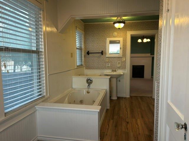 1007 North Center Street Bonham, TX 75418 - Photo 27 of 37 Main bathroom
