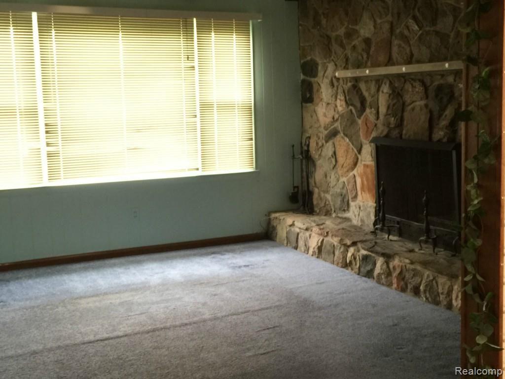 2817 Rubbins Road Howell, MI 48843 - Photo 10 of 13 Livingroom