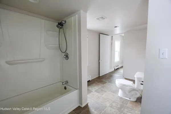 $2,000 | 180 Broadway, Unit A, Port Ewen, NY 12466