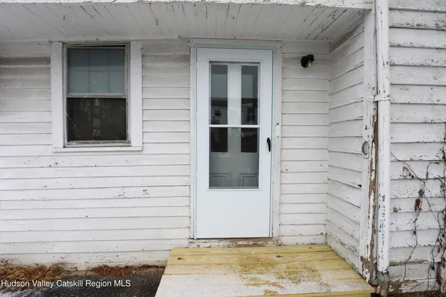 $2,150 | 180 Broadway, Unit A, Port Ewen, NY 12466