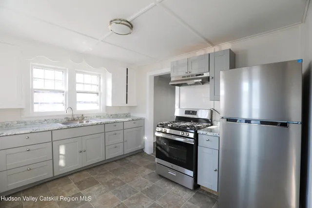 $2,150 | 180 Broadway, Unit A, Port Ewen, NY 12466