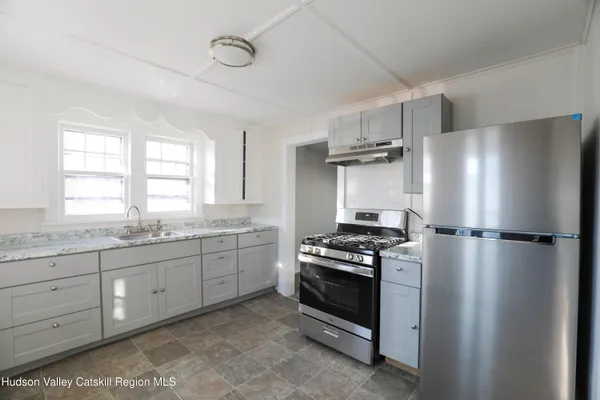 $2,000 | 180 Broadway, Unit A, Port Ewen, NY 12466