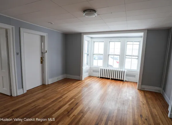 $2,000 | 180 Broadway, Unit A, Port Ewen, NY 12466