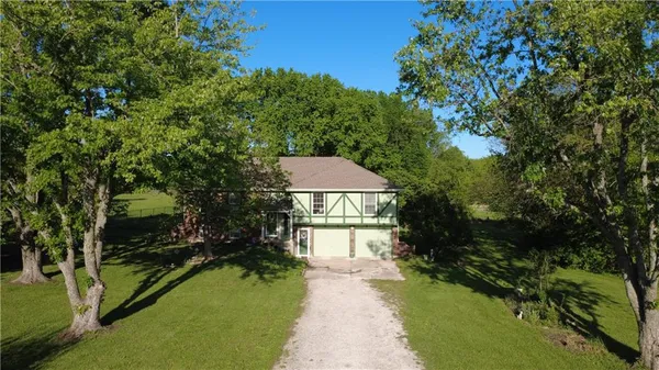 $360,000 | 811 Barron Road, Raymore, MO 64083