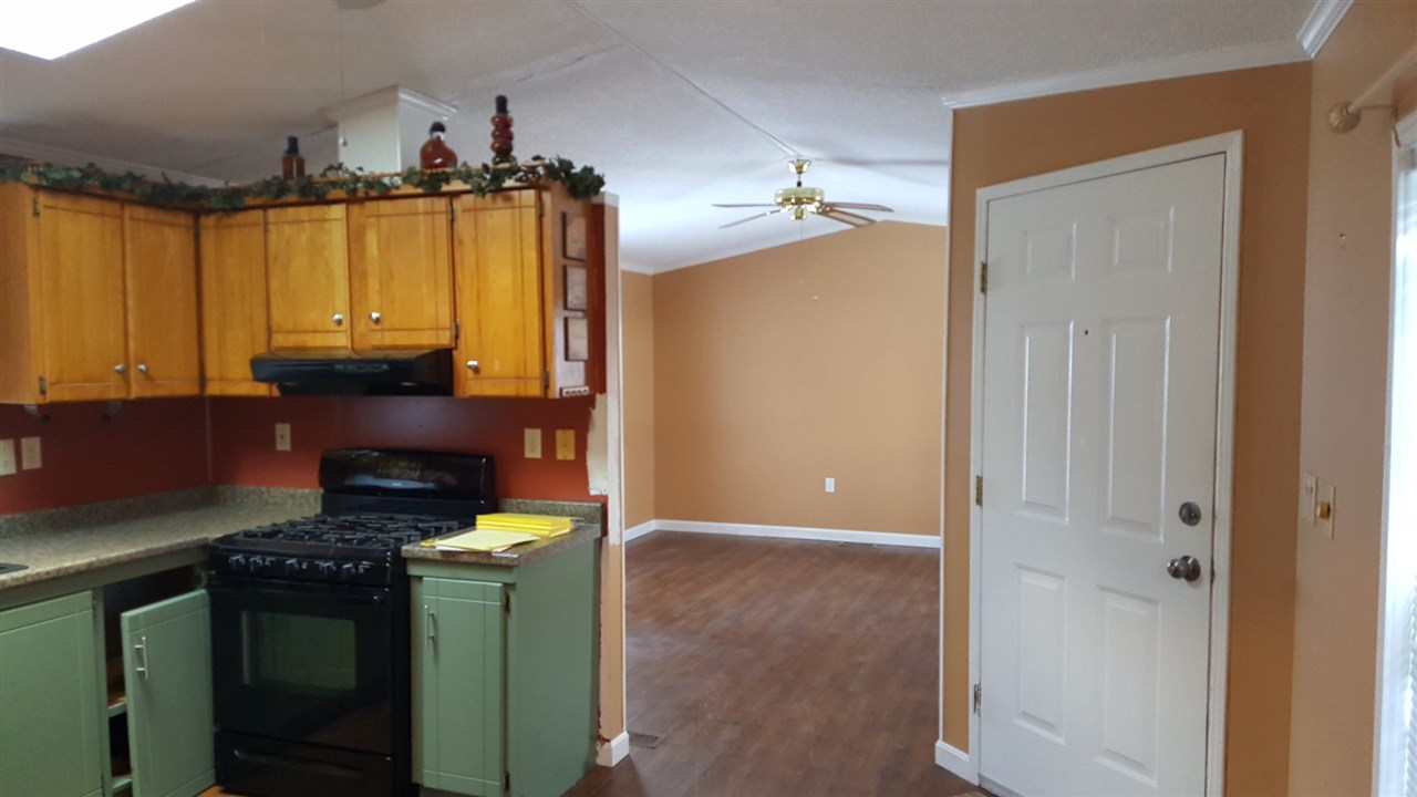 5 Billings Mobile Manor, Unit 5 Rutland, VT 05701 - Photo 12 of 13 Gallery Image 12