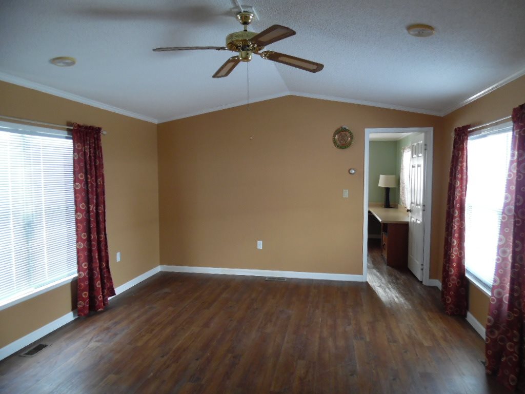 5 Billings Mobile Manor, Unit 5 Rutland, VT 05701 - Photo 6 of 13 Gallery Image 6