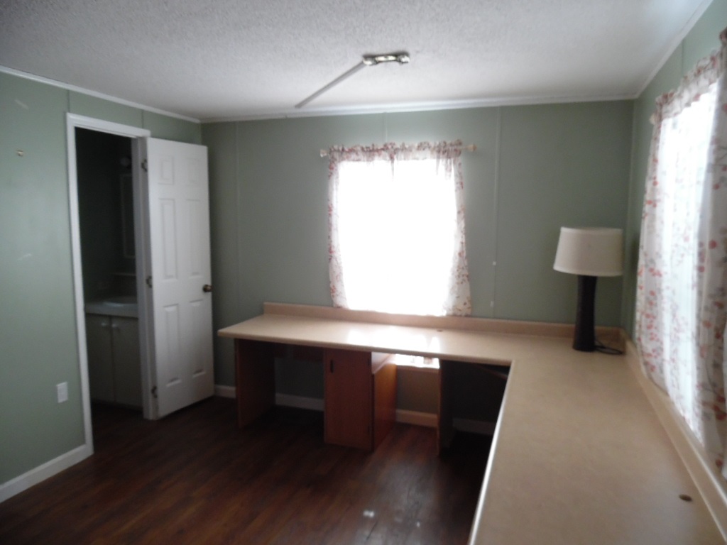 5 Billings Mobile Manor, Unit 5 Rutland, VT 05701 - Photo 8 of 13 Gallery Image 8