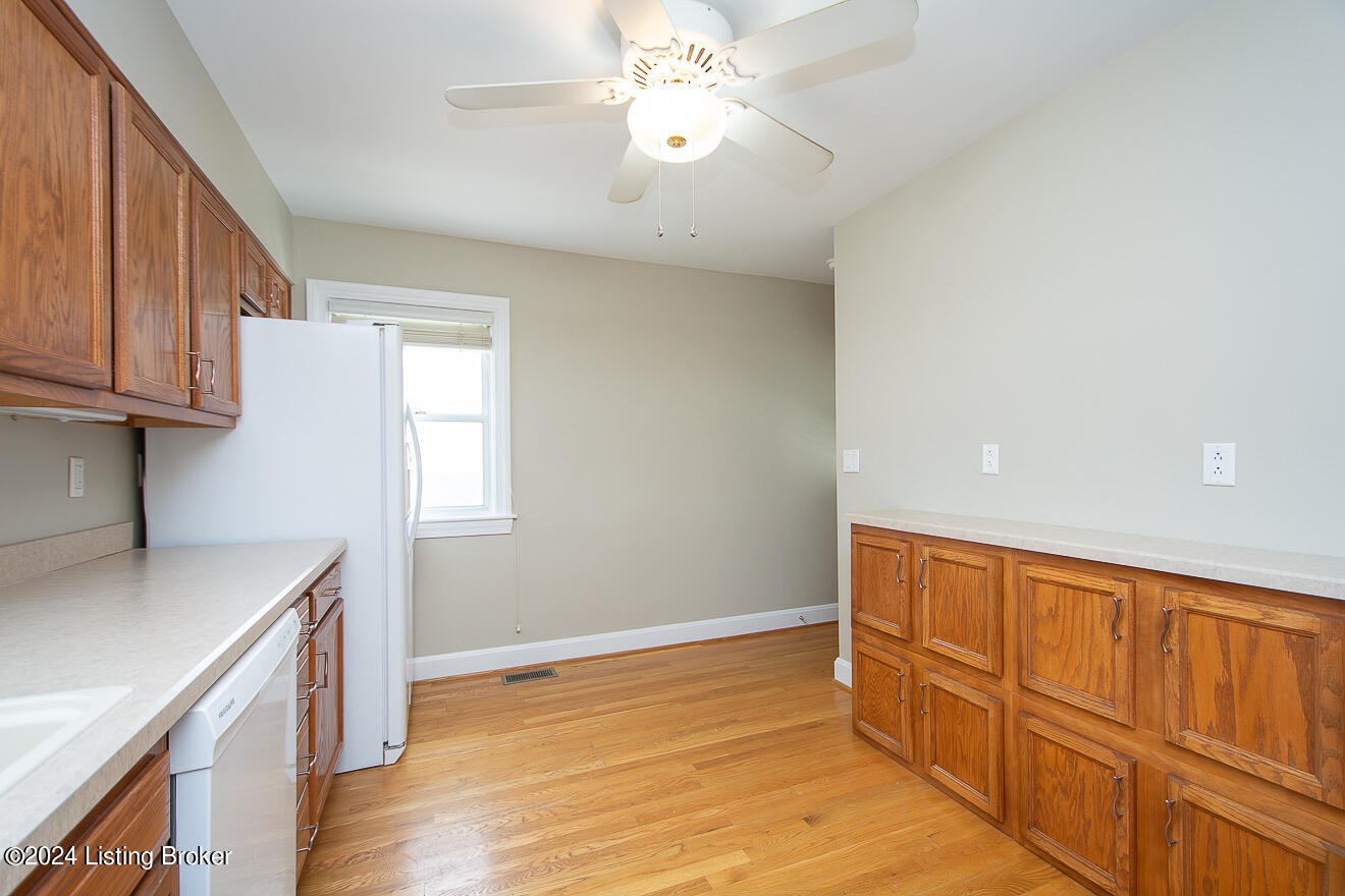 4301 Lincoln Road Louisville, KY 40220 - Photo 12 of 42 Kitchen