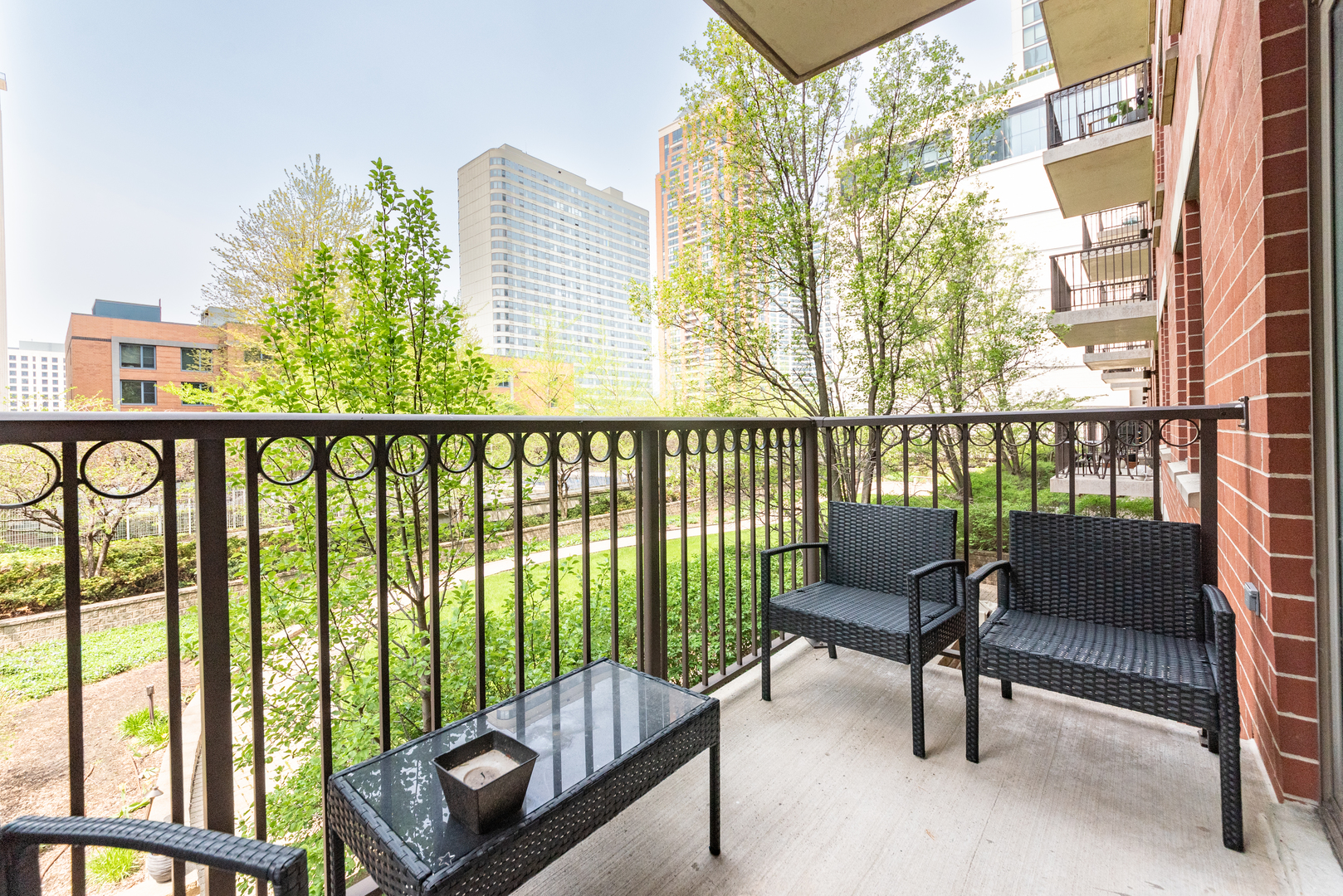 1250 South Indiana Avenue, Unit 812 Chicago, IL 60605 - Photo 15 of 23 a balcony with furniture