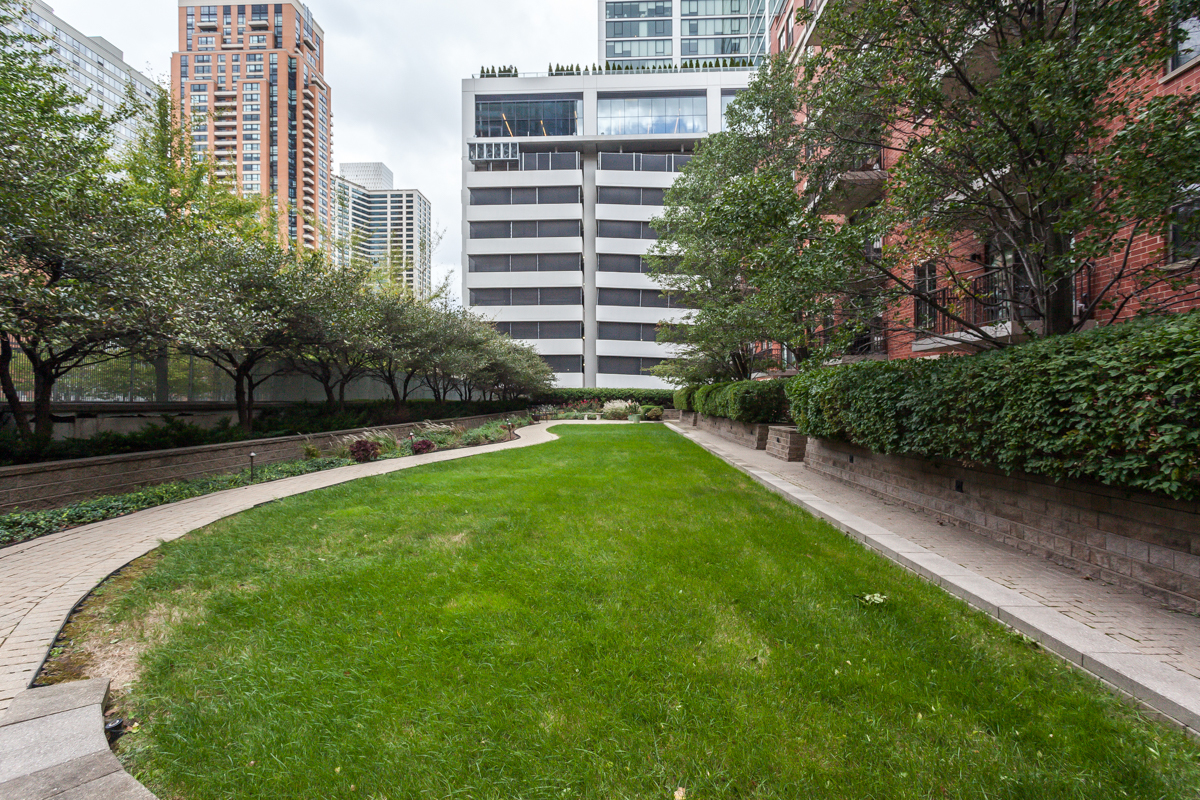 1250 South Indiana Avenue, Unit 812 Chicago, IL 60605 - Photo 18 of 23 a view of a backyard with a garden