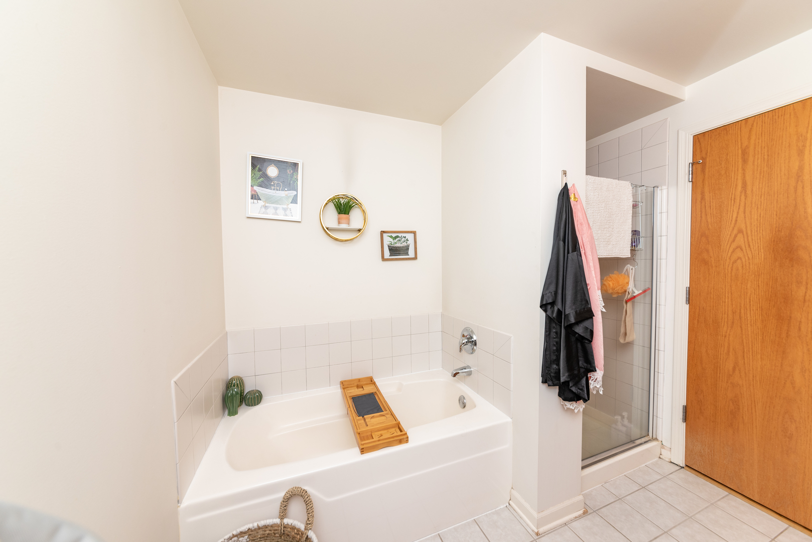 1250 South Indiana Avenue, Unit 812 Chicago, IL 60605 - Photo 10 of 23 a bathroom with a bathtub sink and a shower