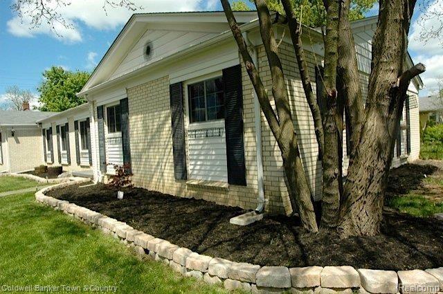940 West Grand River Road Howell, MI 48843 - Photo 2 of 28