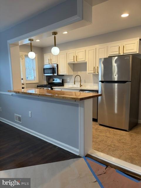1107 Cooks Lane Baltimore, MD 21229 - Photo 5 of 26 Kitchen