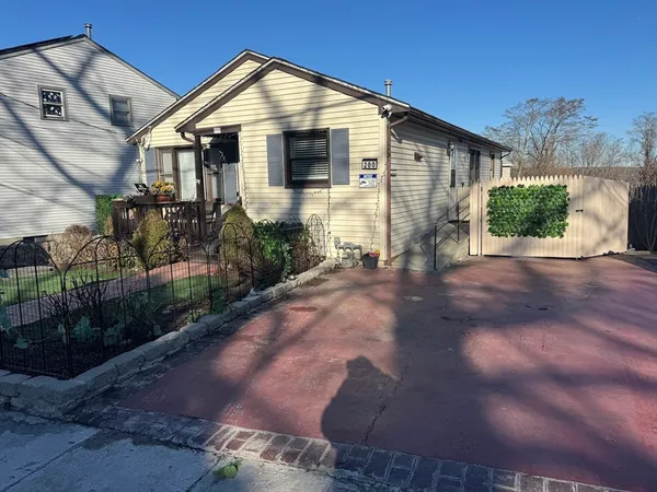 $475,000 | 200 Crescent Street, Fall River, MA 02720