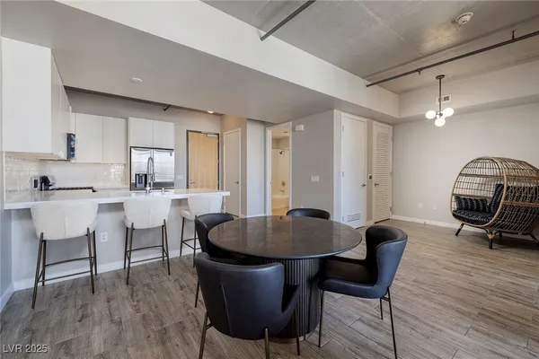 $3,000 | 353 East Bonneville Avenue, Unit 1006, Las Vegas, NV 89101