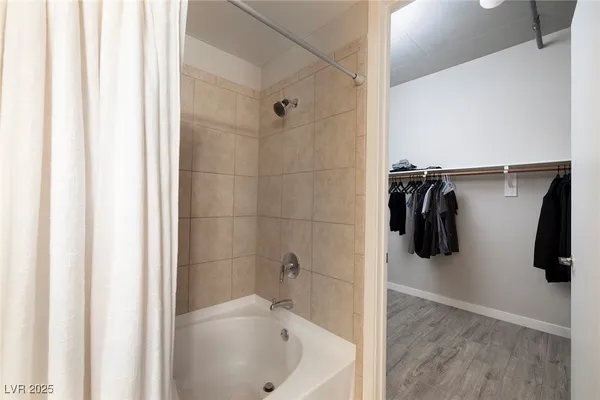 $3,000 | 353 East Bonneville Avenue, Unit 1006, Las Vegas, NV 89101