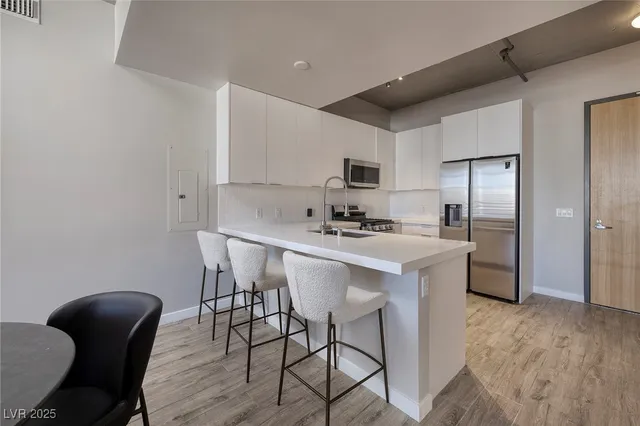 $3,000 | 353 East Bonneville Avenue, Unit 1006, Las Vegas, NV 89101
