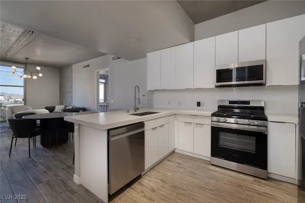 $3,000 | 353 East Bonneville Avenue, Unit 1006, Las Vegas, NV 89101