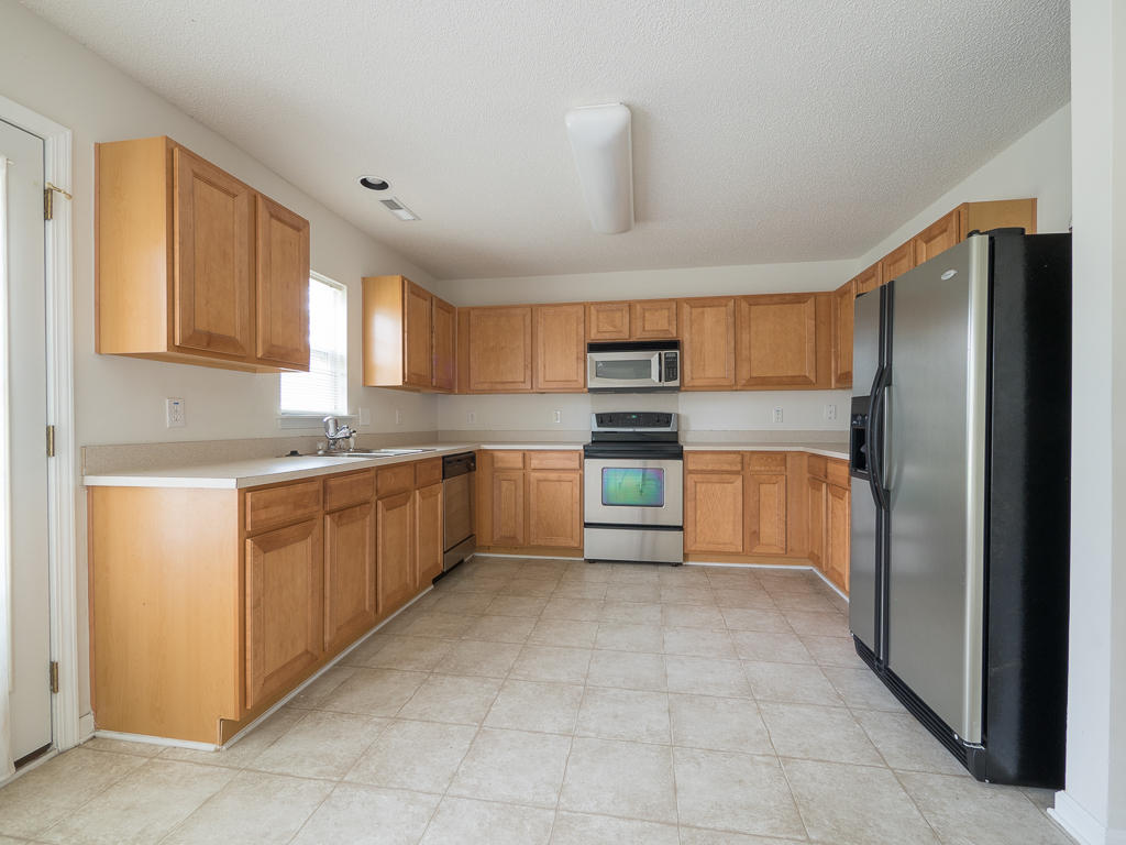 319 Edenton Road Goose Creek, SC 29445 - Photo 8 of 24 kitchen