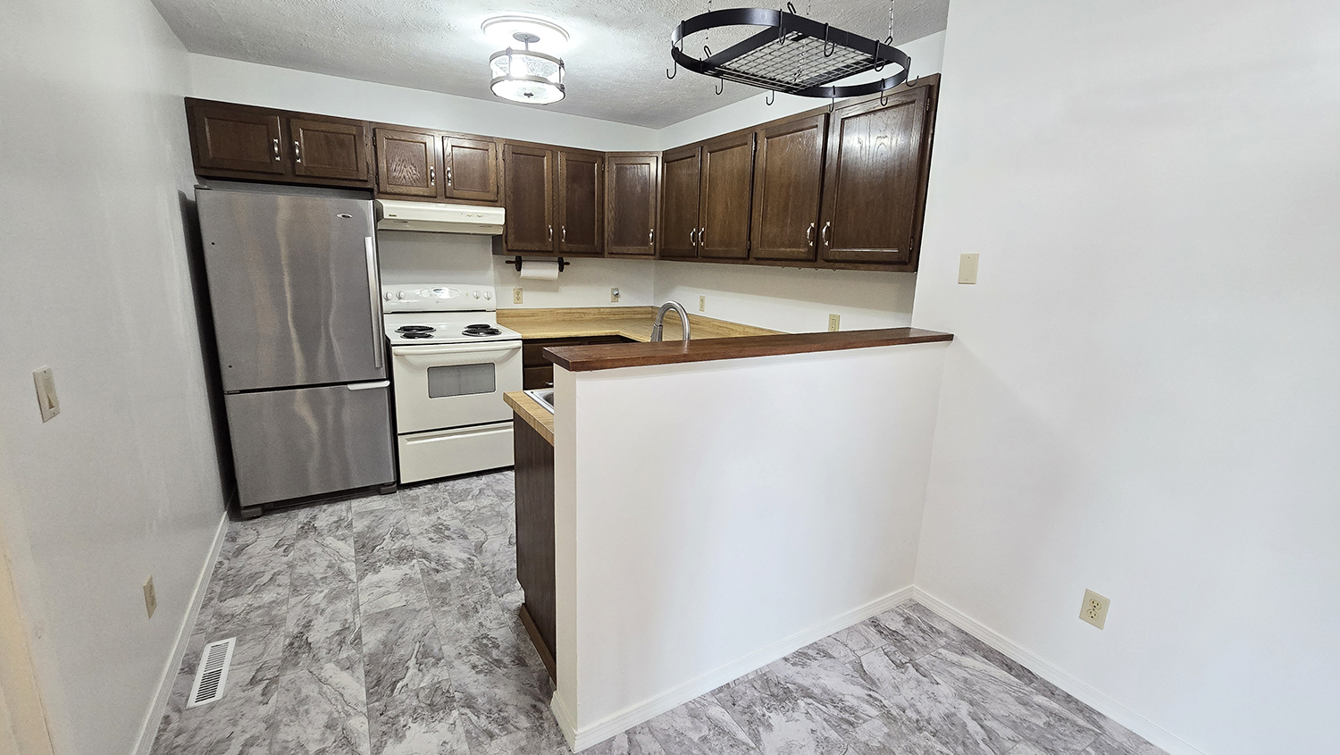 787 Walnut Hill Road Centralia, IL 62801 - Photo 22 of 42 a kitchen with granite countertop a refrigerator and a stove