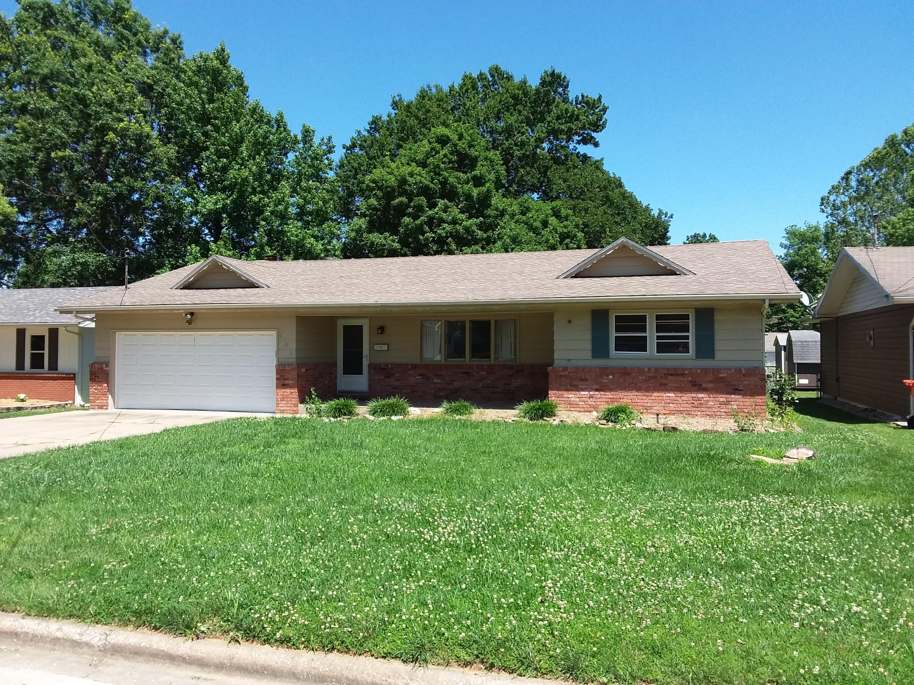 904 South Luster Avenue Springfield, MO 65802 - Photo 1 of 1 20170608_142857