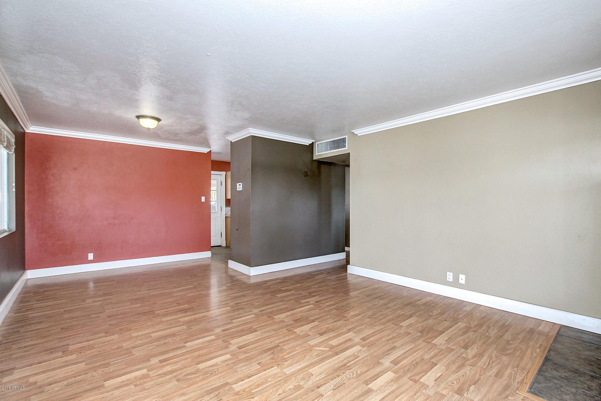 3108 East Cheery Lynn Road Phoenix, AZ 85016 - Photo 5 of 20 Living Room