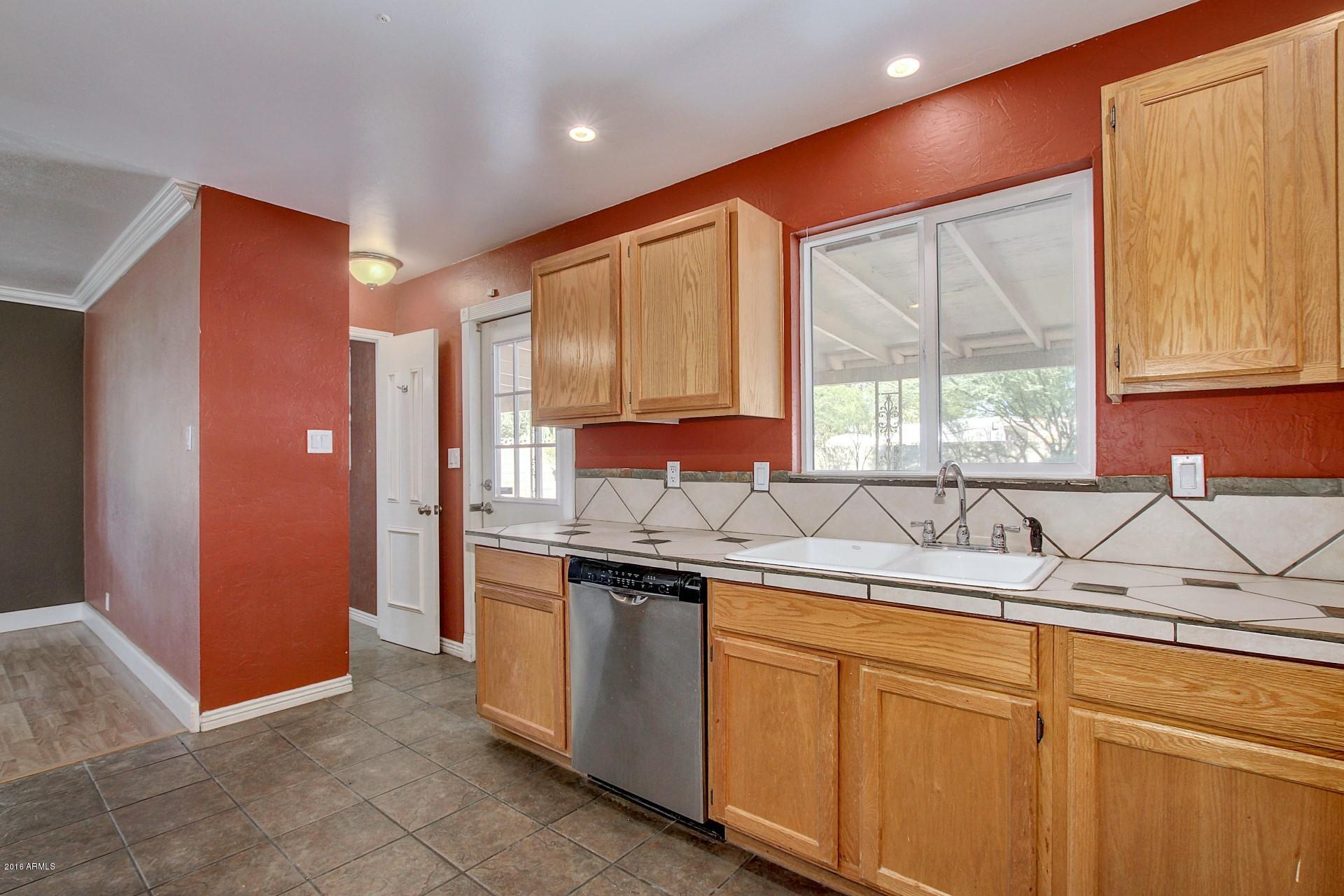 3108 East Cheery Lynn Road Phoenix, AZ 85016 - Photo 10 of 20 Kitchen