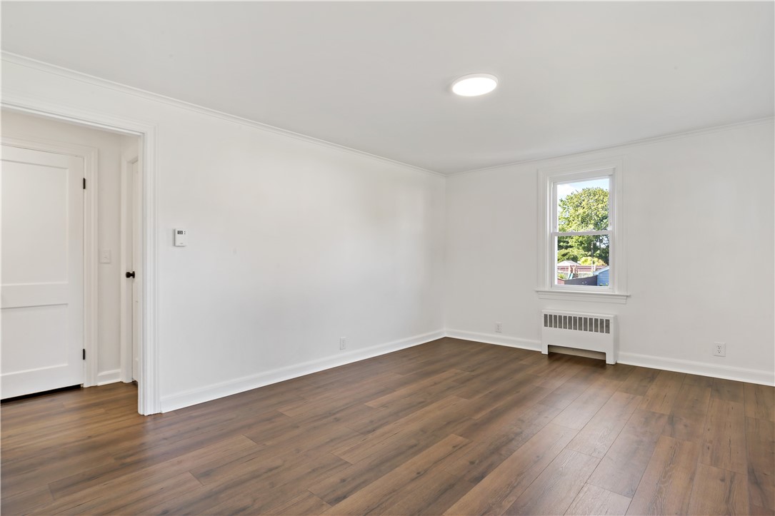 94 Fales Road Bristol, RI 02809 - Photo 13 of 38 Living room