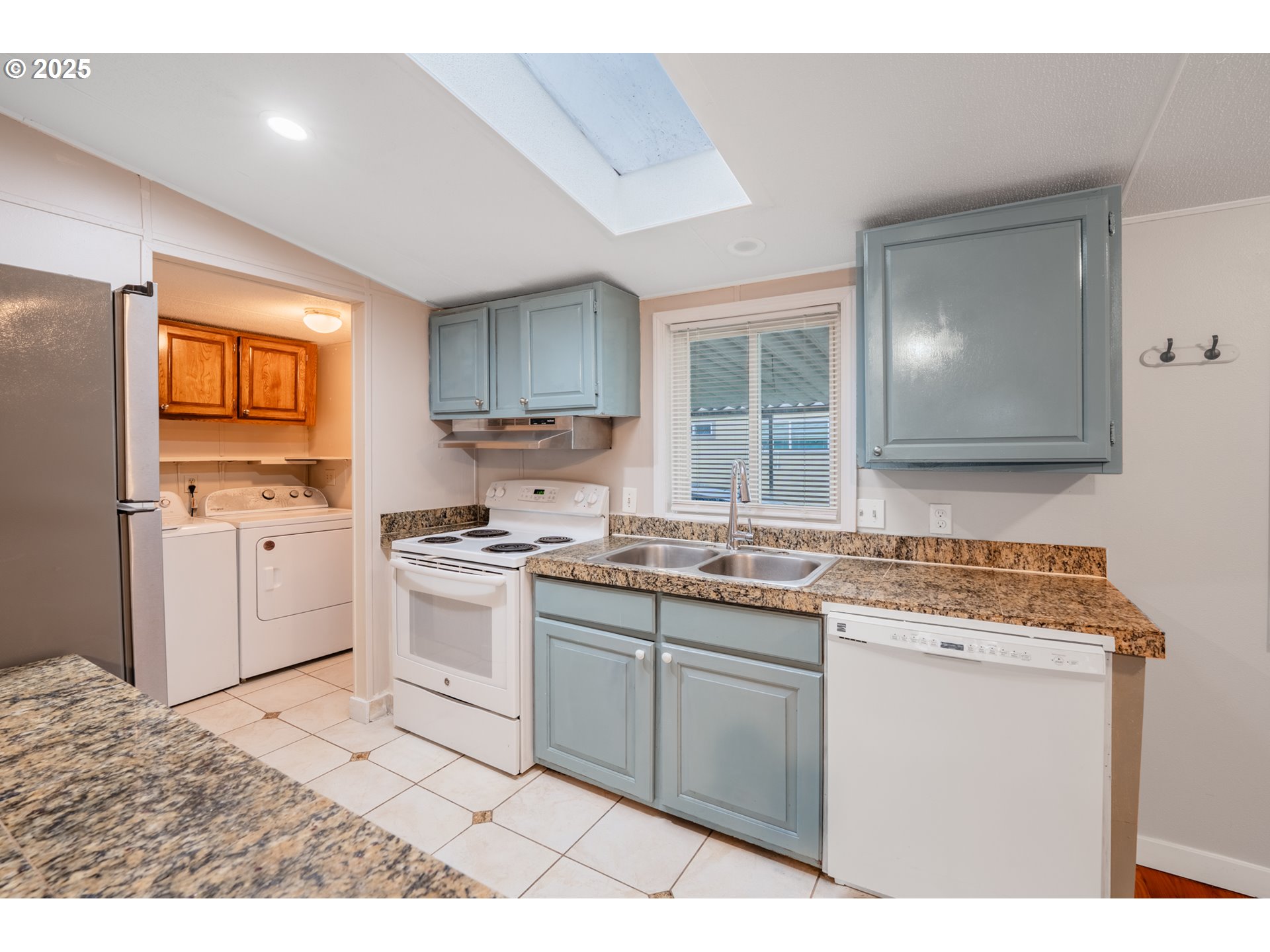 428 Southwest Boston Way, Unit 73 Beaverton, OR 97006 - Photo 12 of 25 a kitchen with a sink stove and cabinets