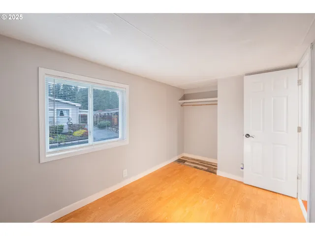 a view of empty room with window
