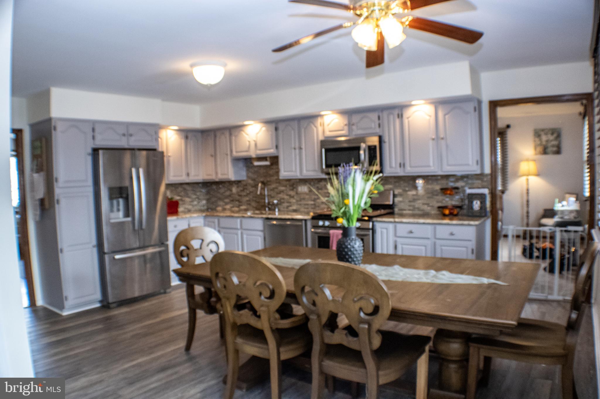 34 Battles Road Williamstown, NJ 08094 - Photo 24 of 91 large eat in kitchen