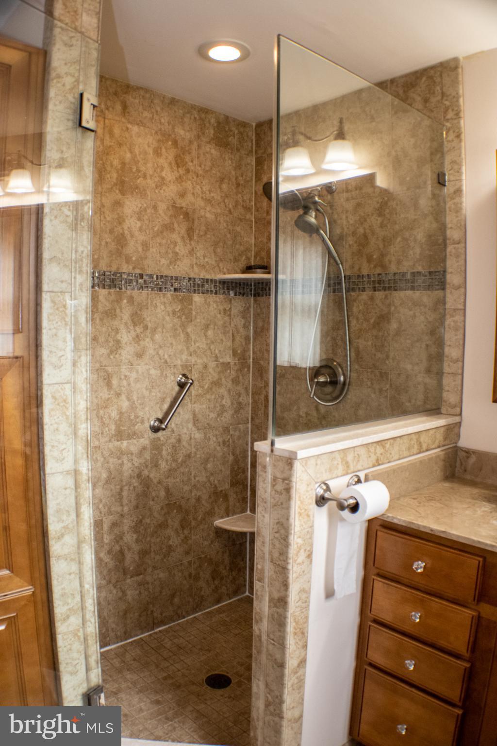34 Battles Road Williamstown, NJ 08094 - Photo 53 of 91 Tile-glass shower
