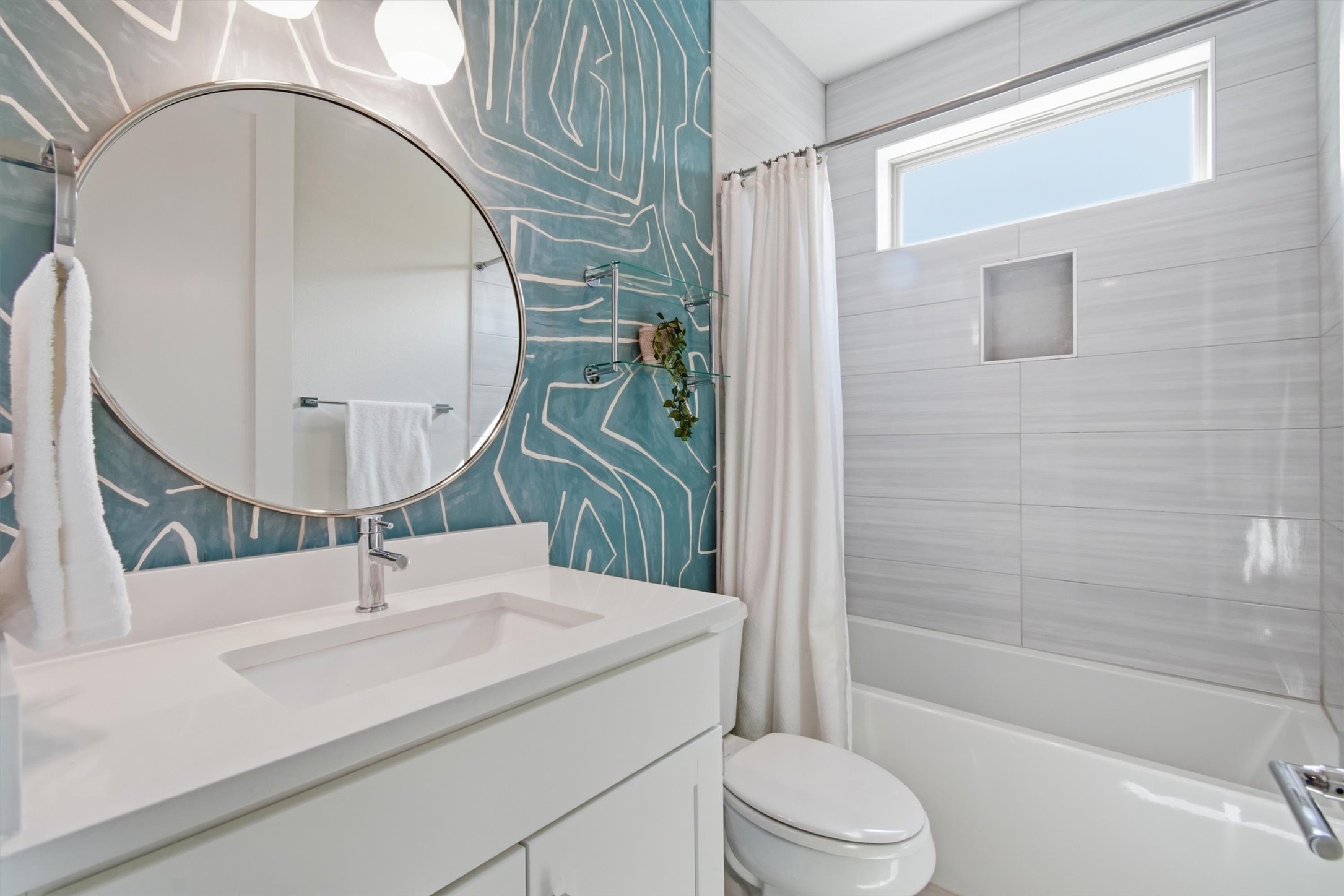 2710 Zaragosa Street, Unit A Austin, TX 78702 - Photo 21 of 29 Stylish bath with a round mirror, bold accent tile, and a tub/shower combination.