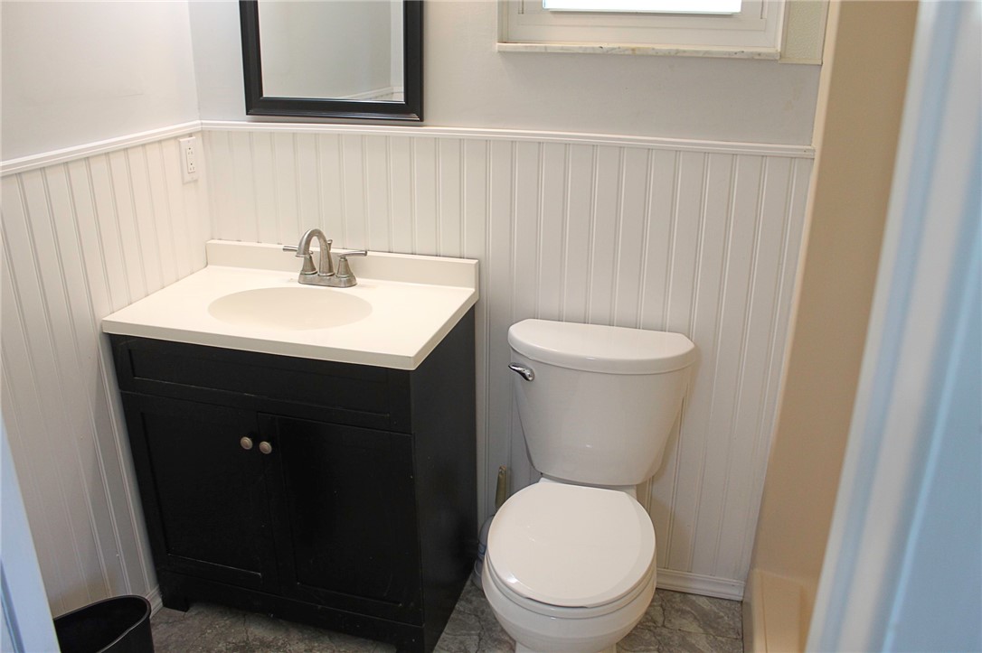 102 Cardinal Drive Sebastian, FL 32958 - Photo 21 of 34 a bathroom with a toilet a sink and mirror
