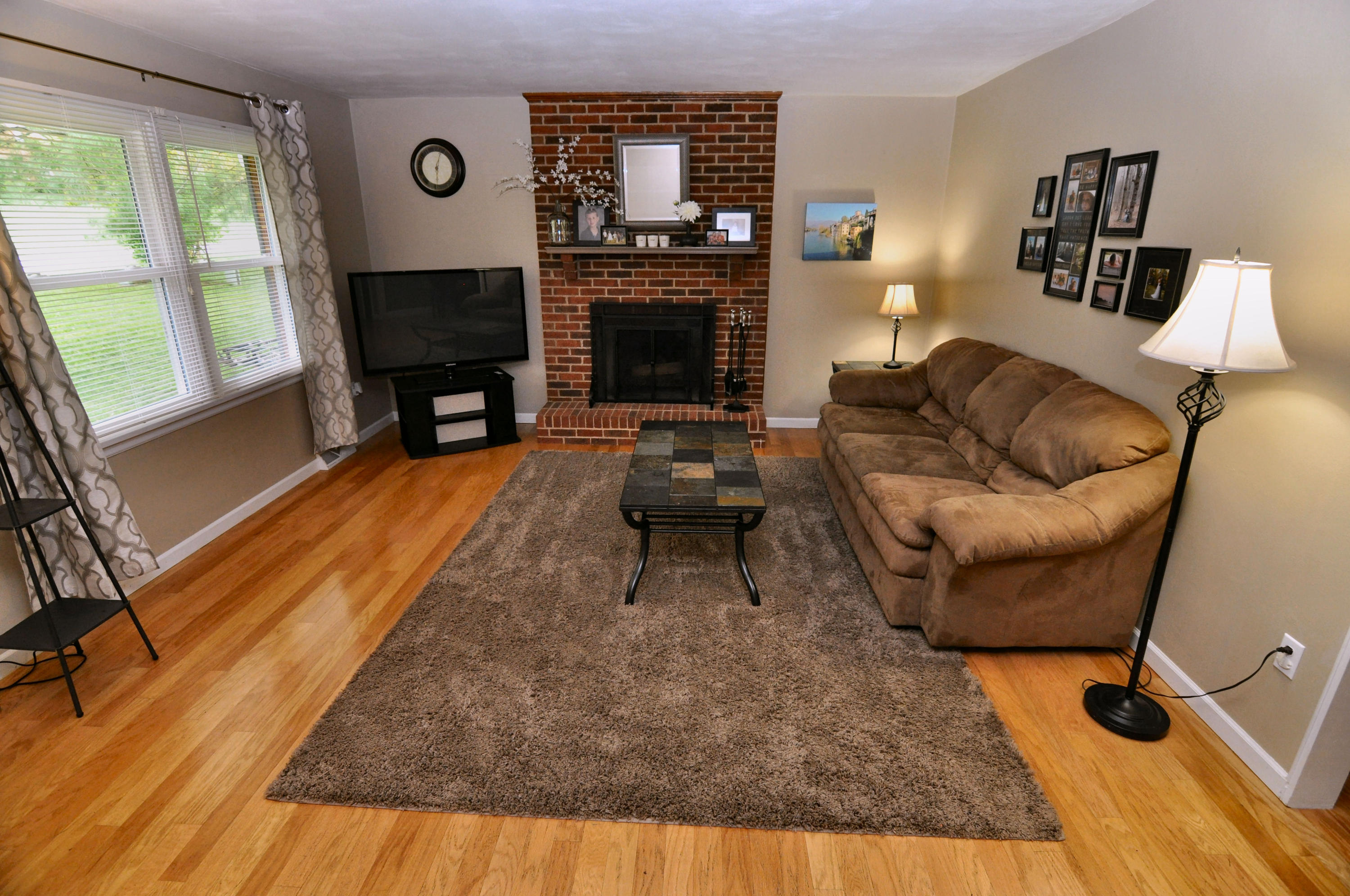 5129 Springer Road Northeast Roanoke, VA 24012 - Photo 3 of 37 Living Room (2)