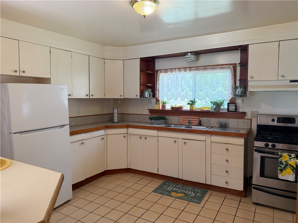 2661 Bailey Creek Road Corning, NY 14830 - Photo 7 of 20