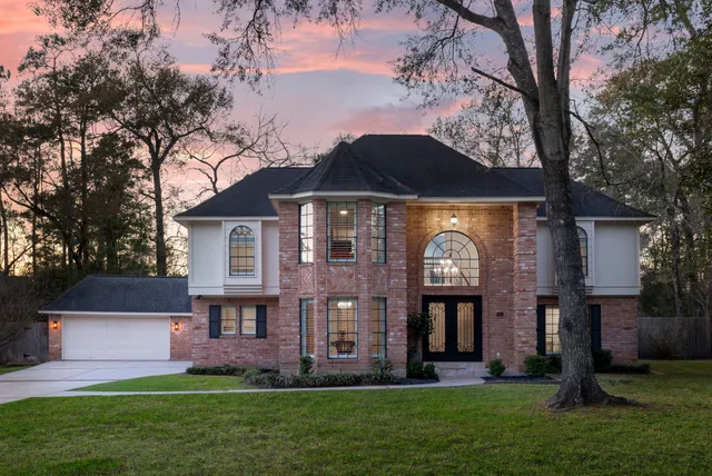 $815,000 | 39 Watertree Court, The Woodlands, TX 77380