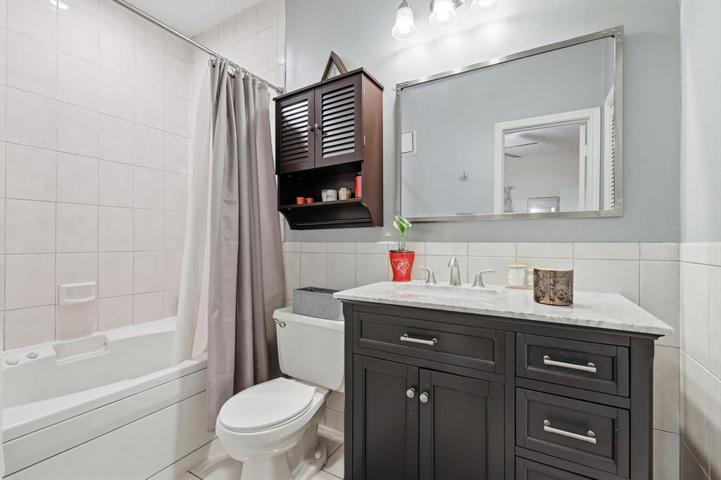 5619 Preston Oaks Road, Unit 305 Dallas, TX 75254 - Photo 21 of 35 a bathroom with a toilet a sink and mirror