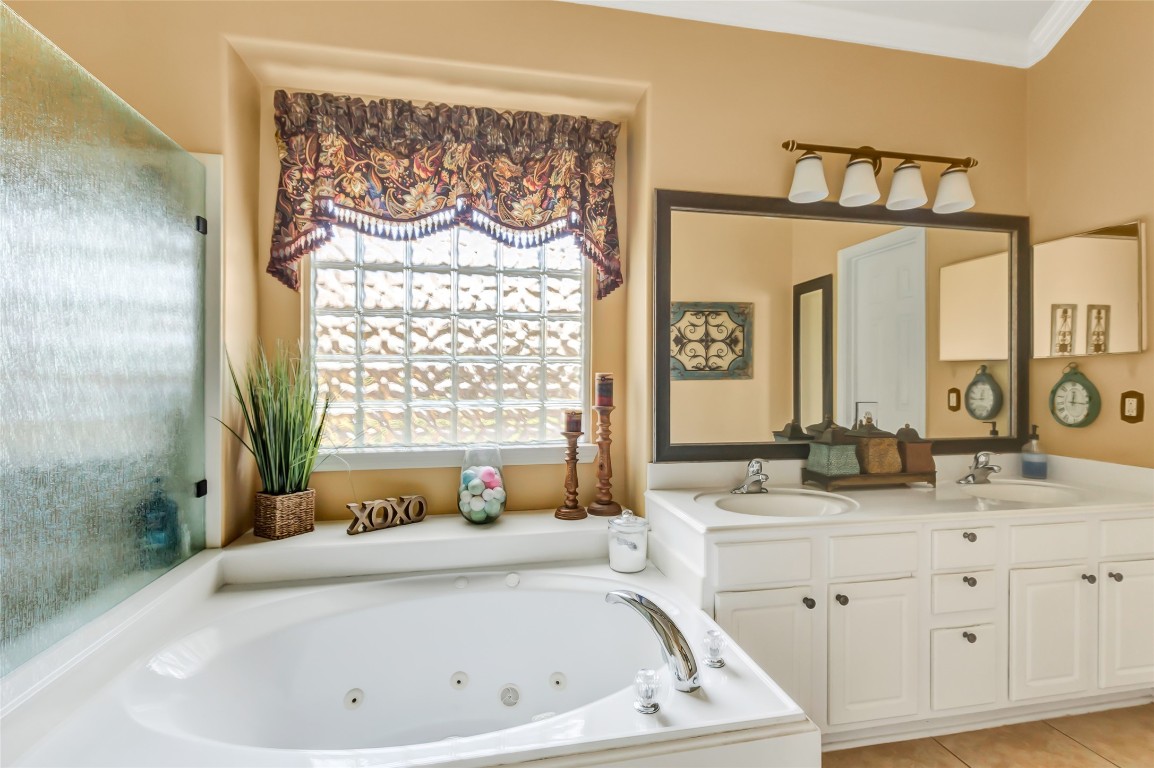 25605 Dartmaker Court Porter, TX 77365 - Photo 28 of 34 a bathroom with a bathtub sink and mirror