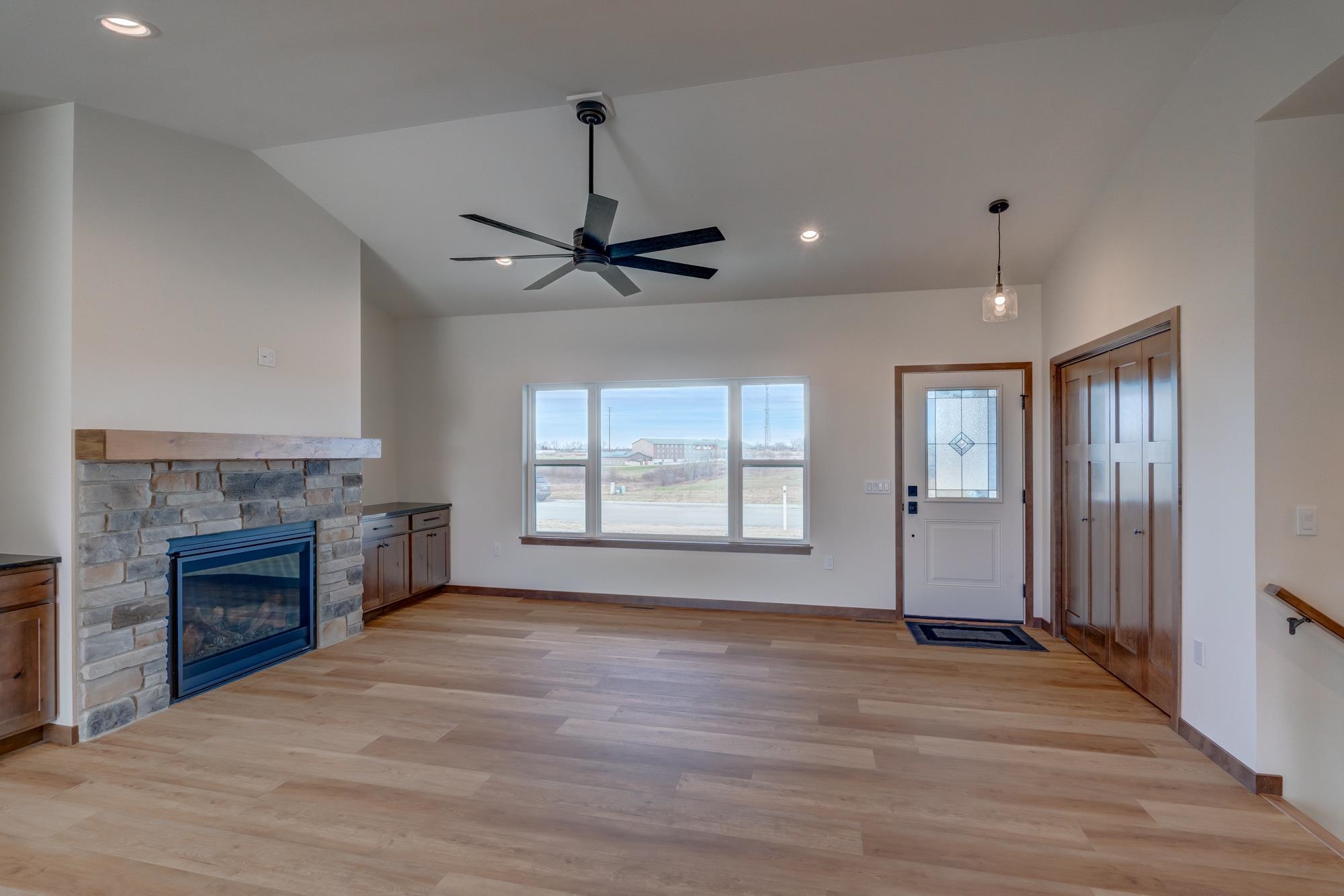 103 Graelyn Barneveld, WI 53507 - Photo 4 of 35