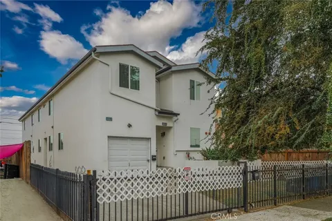 a house view with a backyard space