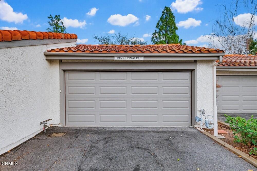 19509 Rinaldi Street, Unit 59 Porter Ranch, CA 91326 - Photo 4 of 47 19509-rinaldi-st-unit-59-054_web