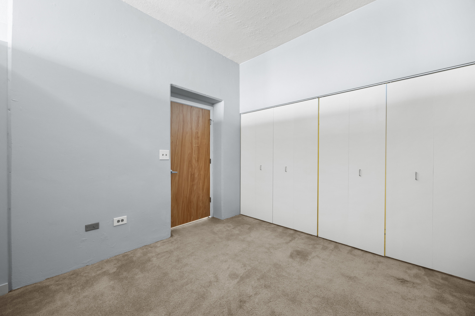 1720 South Michigan Avenue, Unit 2307 Chicago, IL 60616 - Photo 5 of 15 a view of an empty room