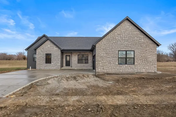 a view of a house with a backyard