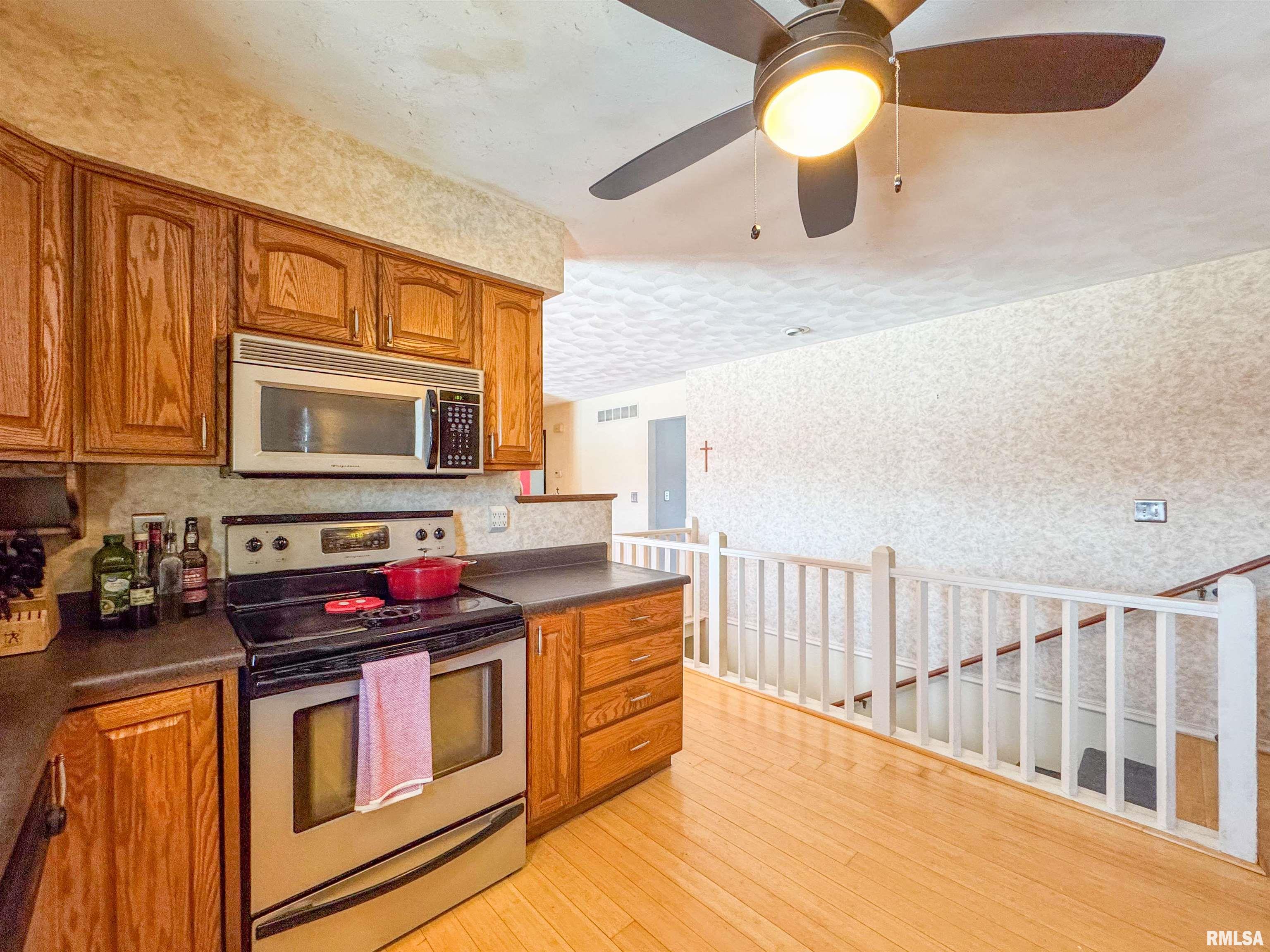 718 Taylor Street Morton, IL 61550 - Photo 10 of 32 Gallery Image 10
