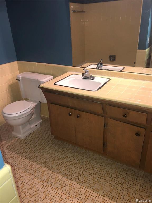 20231 Kelly Road, Unit 3 Harper Woods, MI 48225 - Photo 11 of 11 GetRetsMedia-10