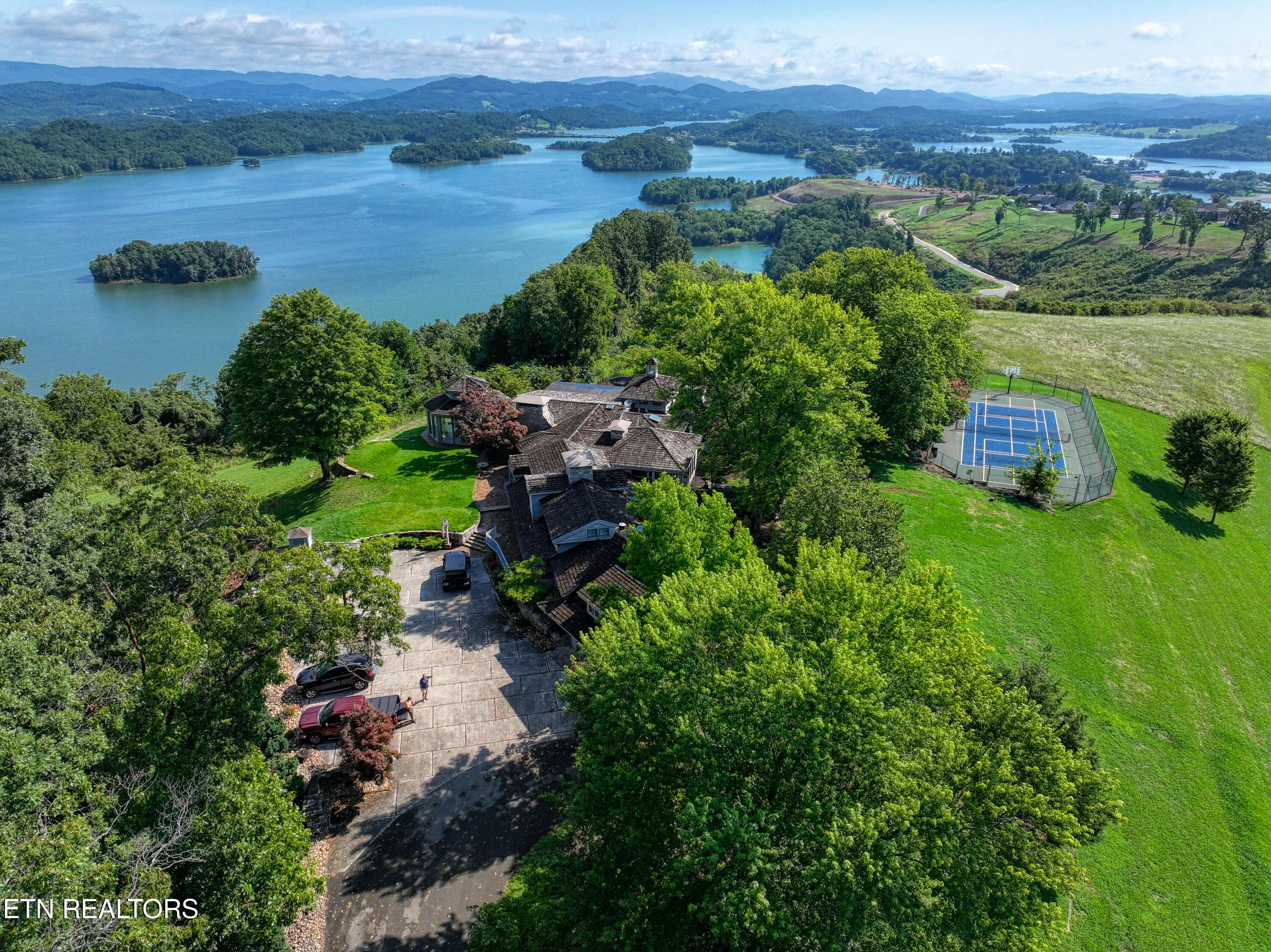 2447 Starboard Crest Road Morristown, TN 37814 - Photo 39 of 54 DJI_20240726003833_0006_D_1